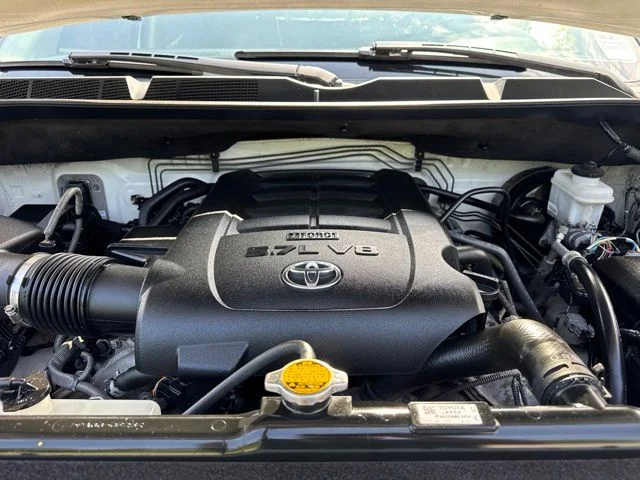 Used 2017 White Toyota SR5 image 17