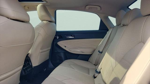 Certified Used 2019 BROWNSTONE Toyota  image 10