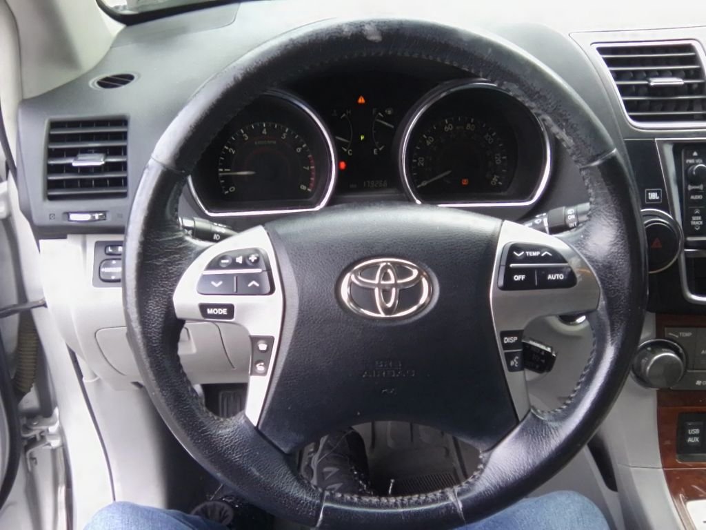Used 2013 Silver Toyota Limited image 8