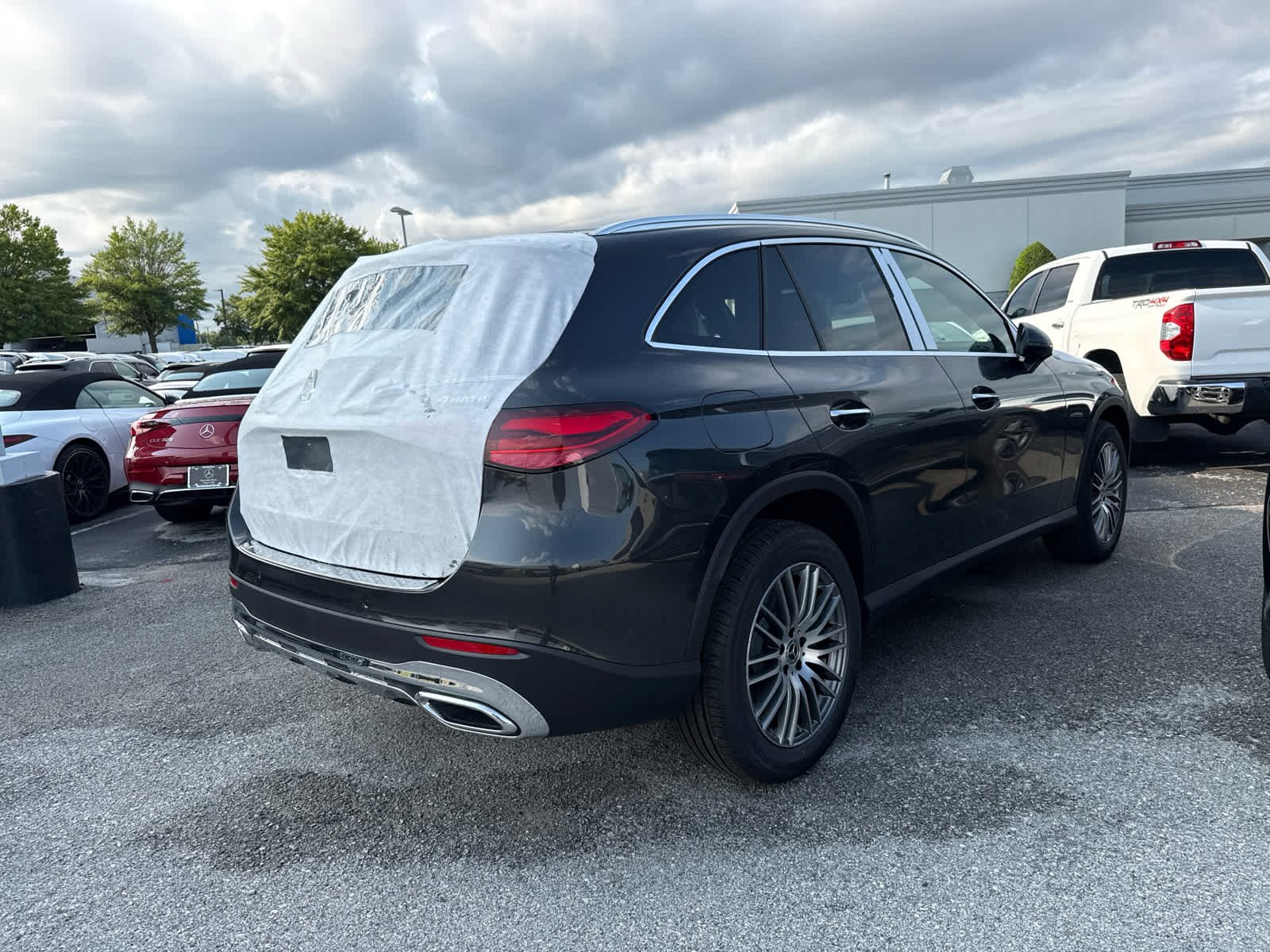New 2027 Graphite Grey Metallic Mercedes-Benz GLC 300 image 5