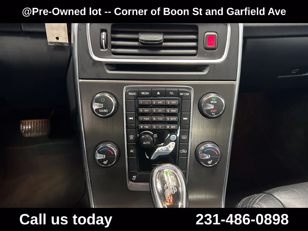 Used 2013  Volvo T5 image 18