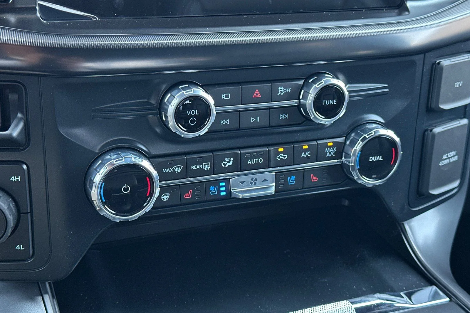 New 2026 Agate Black Metallic Ford Lariat® image 19