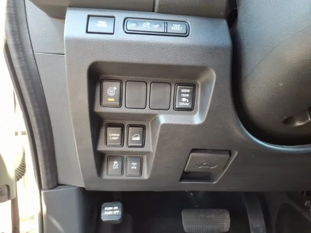 Used 2022 White Nissan PRO-4X image 21