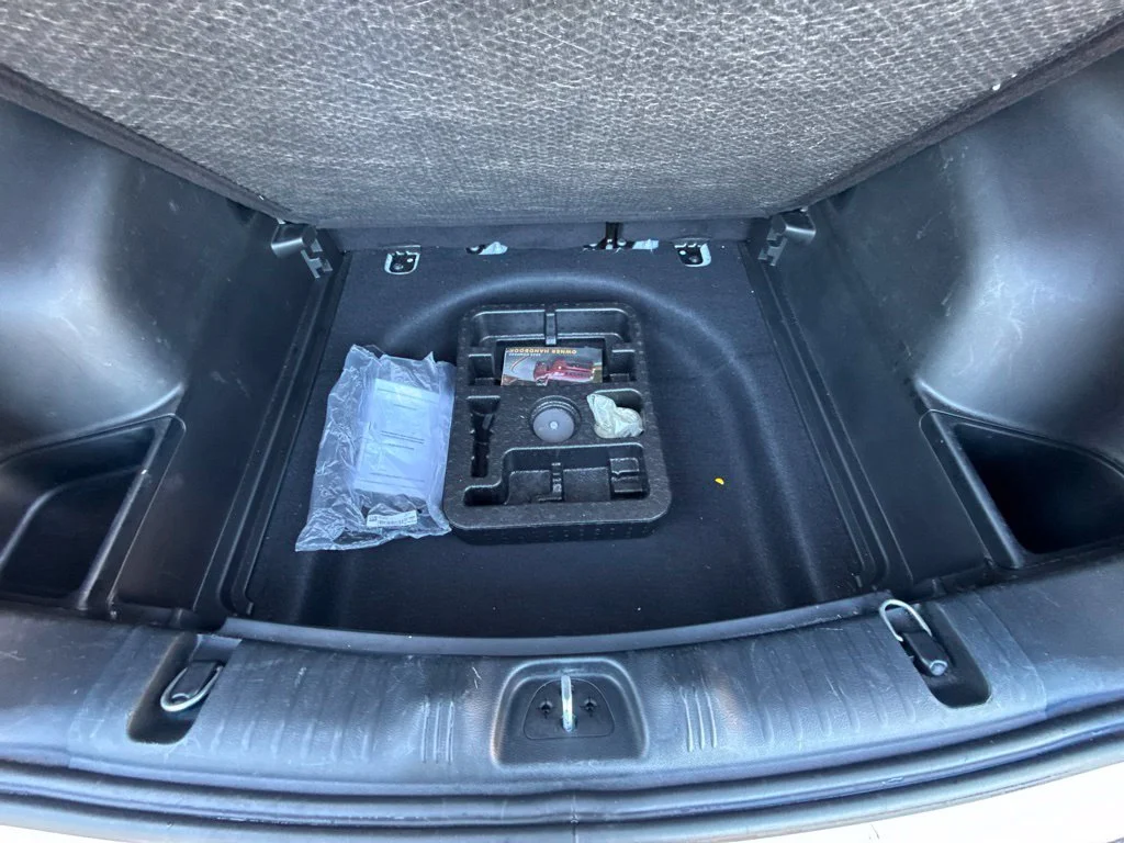Used 2024 White Jeep Latitude image 32