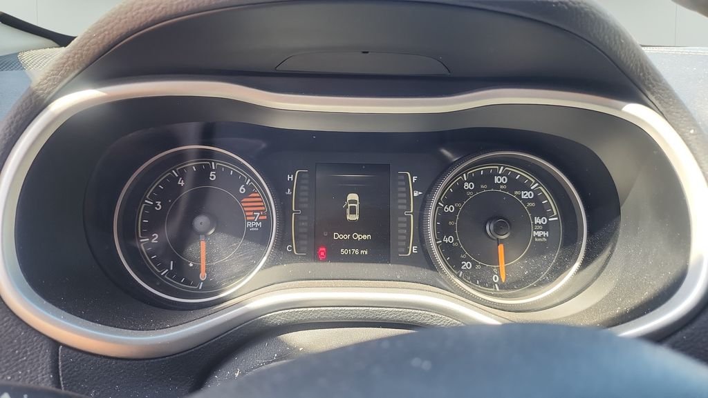 Used 2018 Blue Jeep Latitude Plus image 10