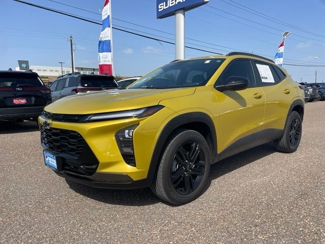 Used 2025 Yellow Chevrolet ACTIV image 3
