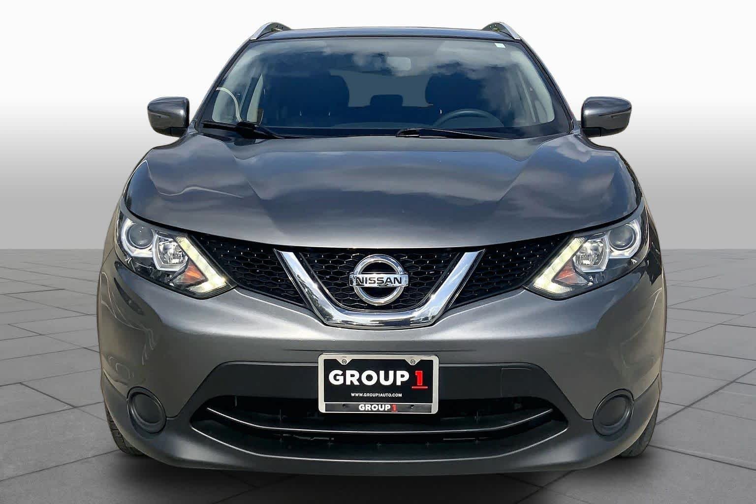 Used 2017 Gun Metallic Nissan SV image 4