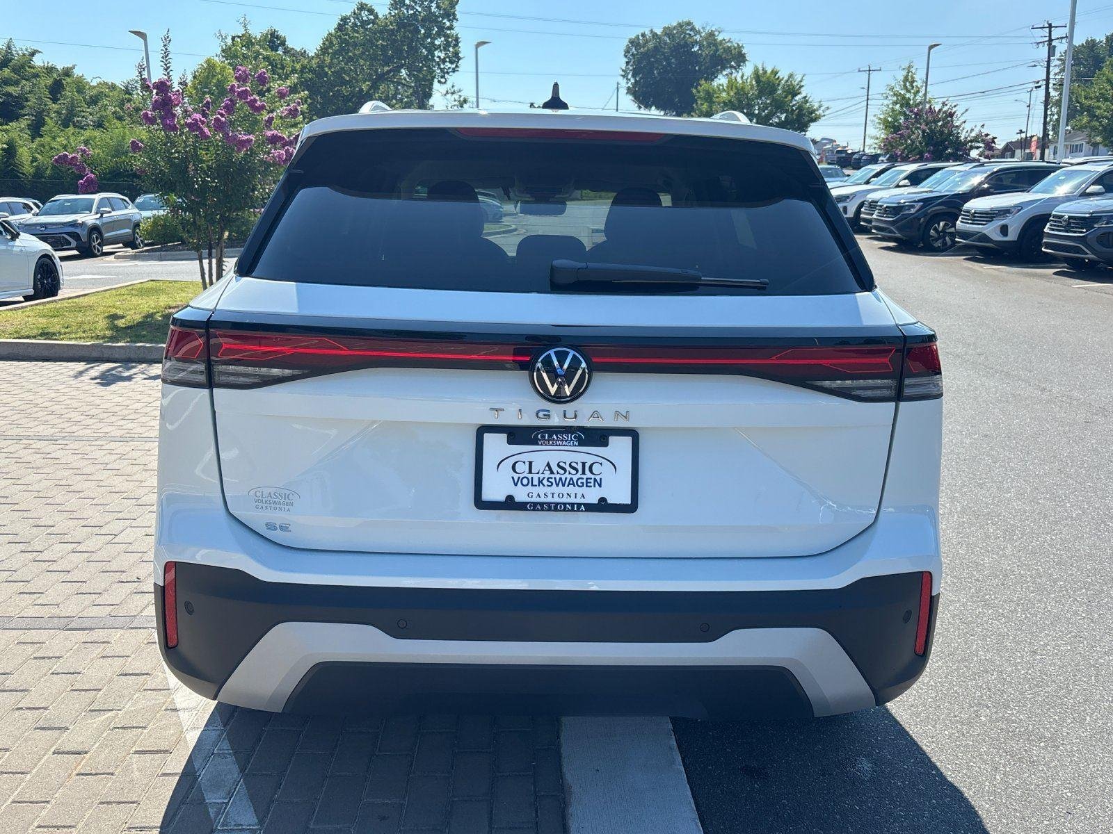 New 2026 pure white Volkswagen SE image 4