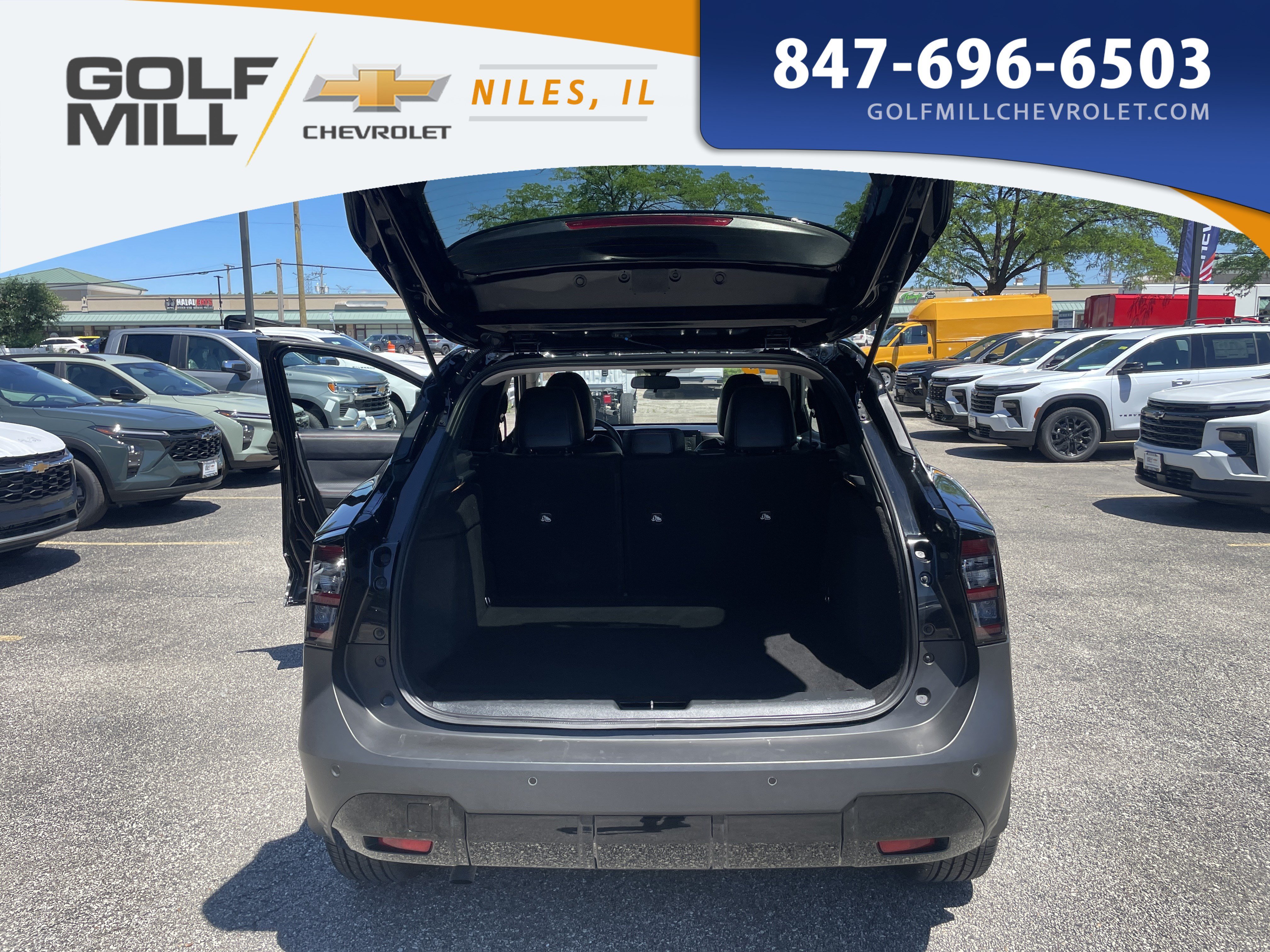 Used 2025 Super Black Nissan SR image 10