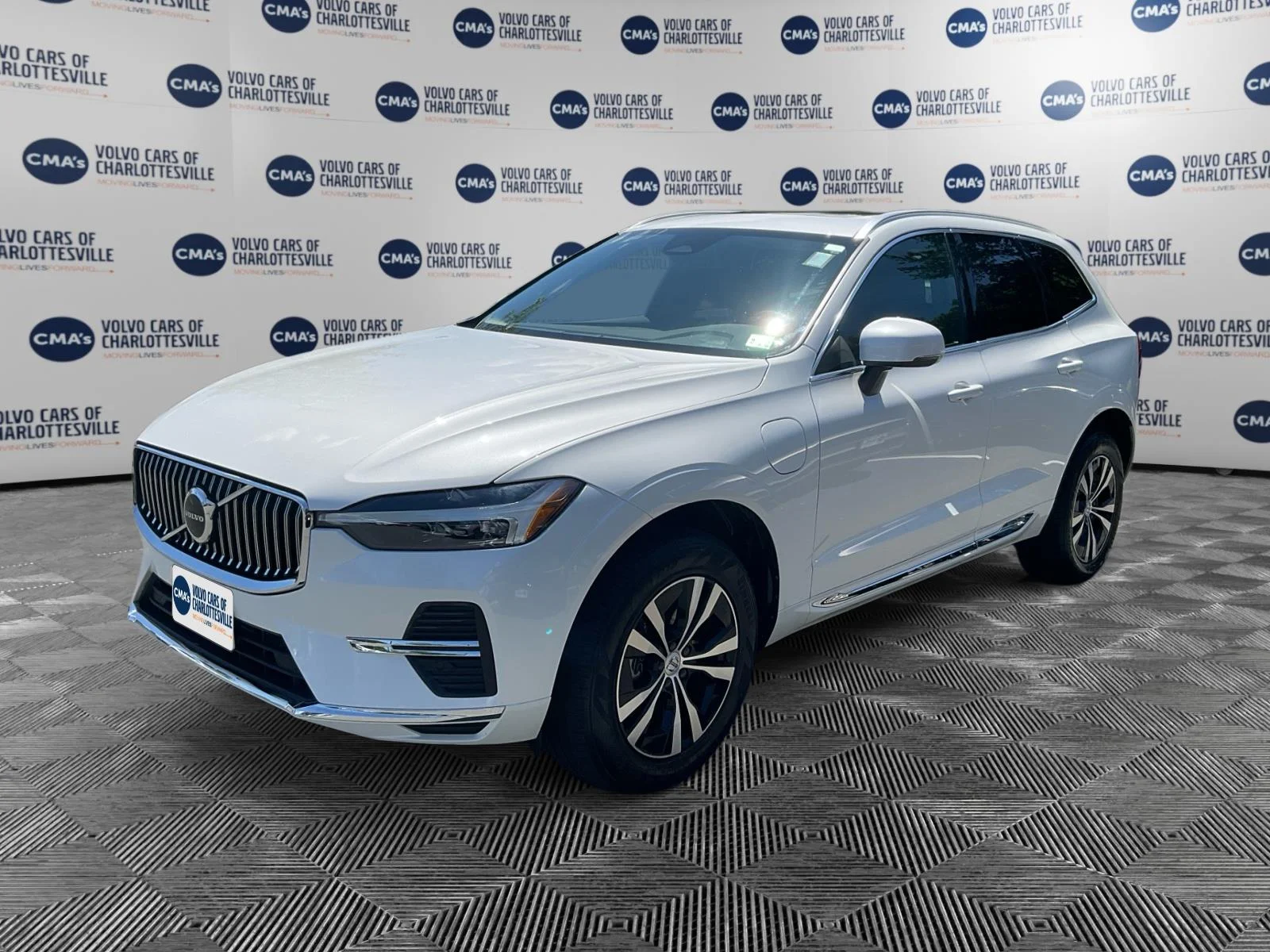 2023 Volvo XC60 T8 Core Bright Theme AWD's photo