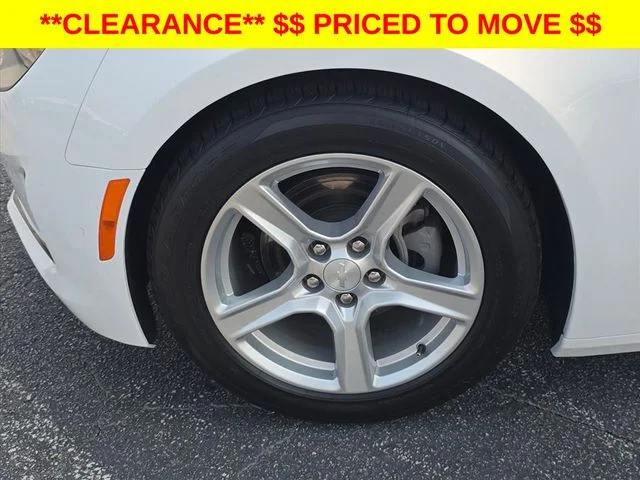 Used 2023 White Chevrolet 1LT image 31