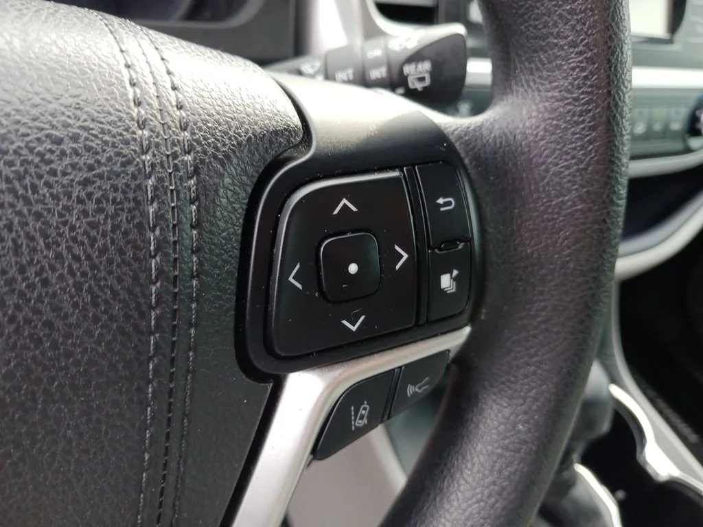 Used 2017 Gray Toyota LE image 32