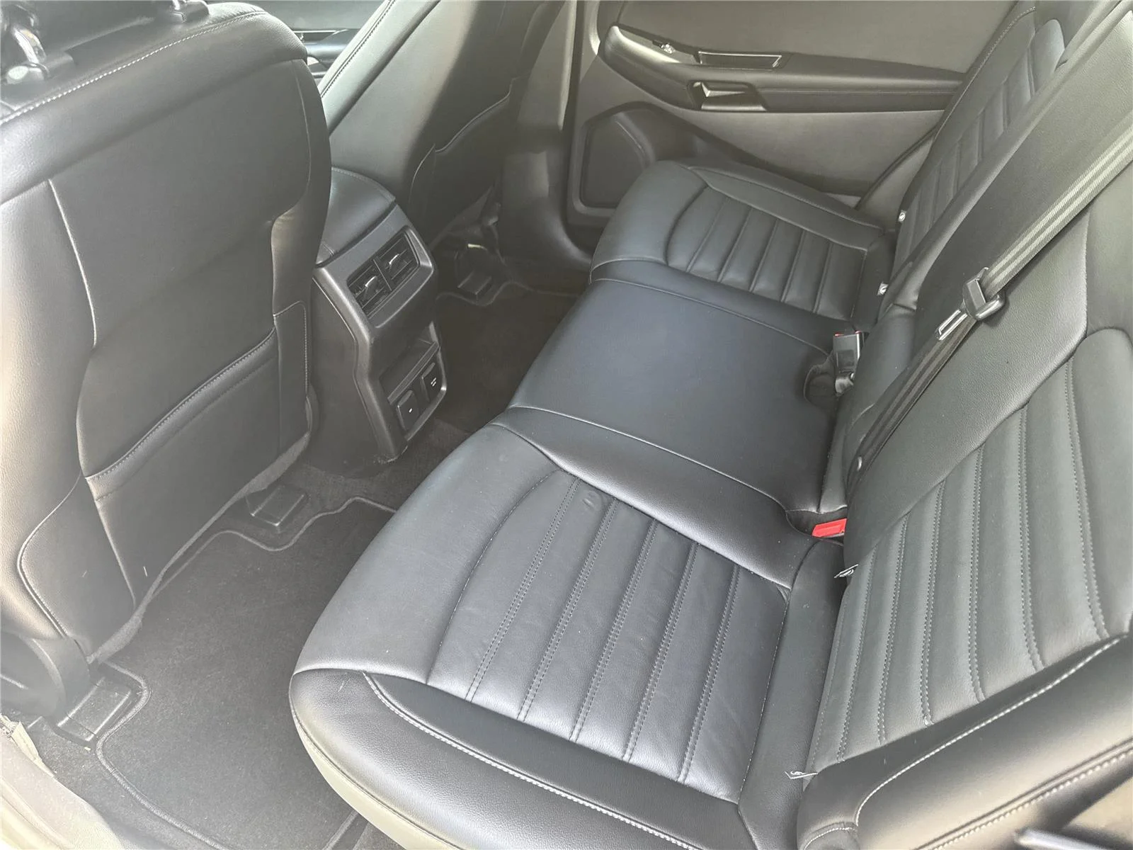 Used 2018 Ingot Silver Ford SEL image 29