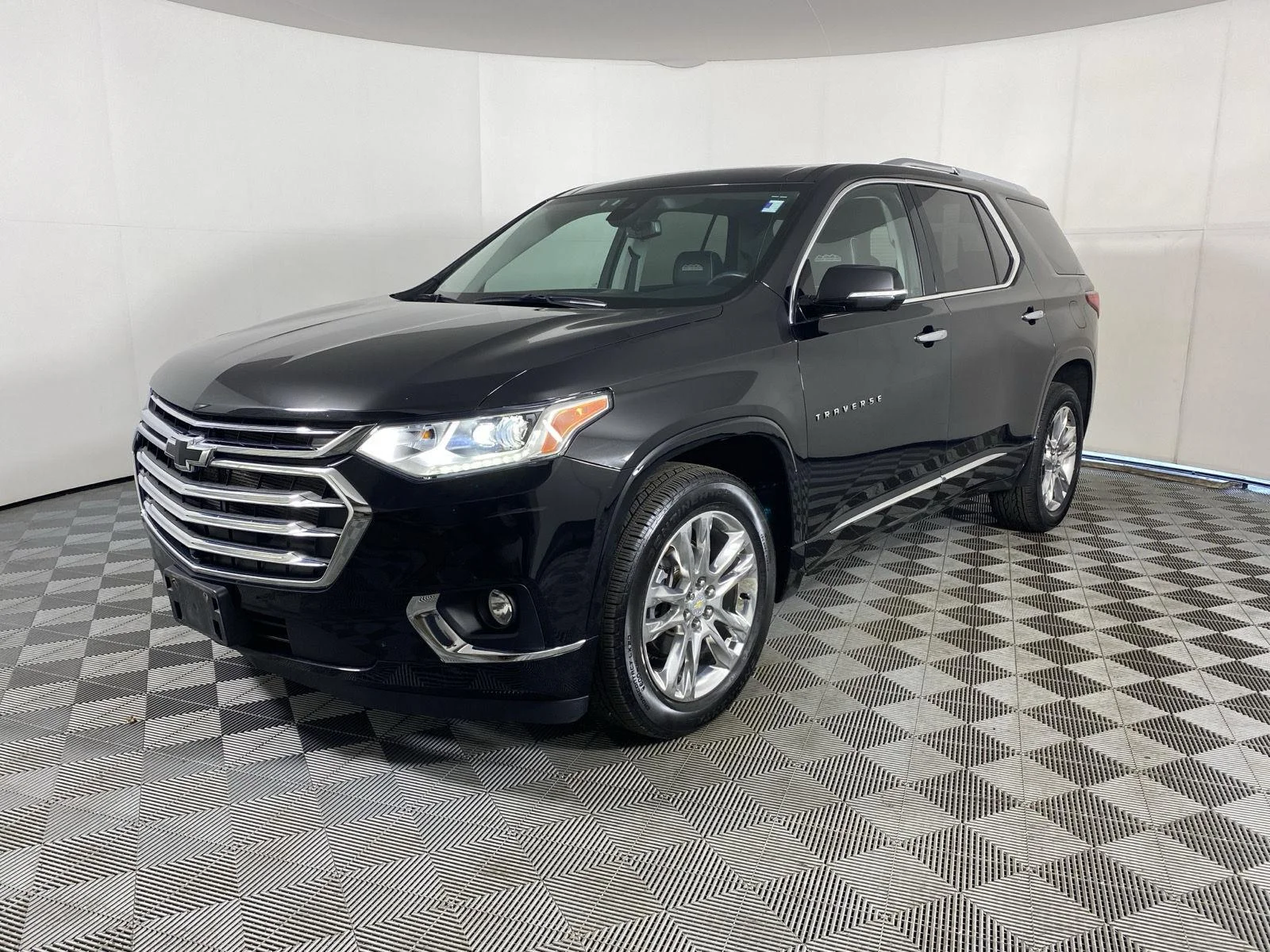 Used 2020 Mosaic Black Metallic Chevrolet High Country image 3