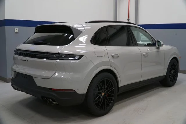 2026 Porsche Cayenne S - Photo 10