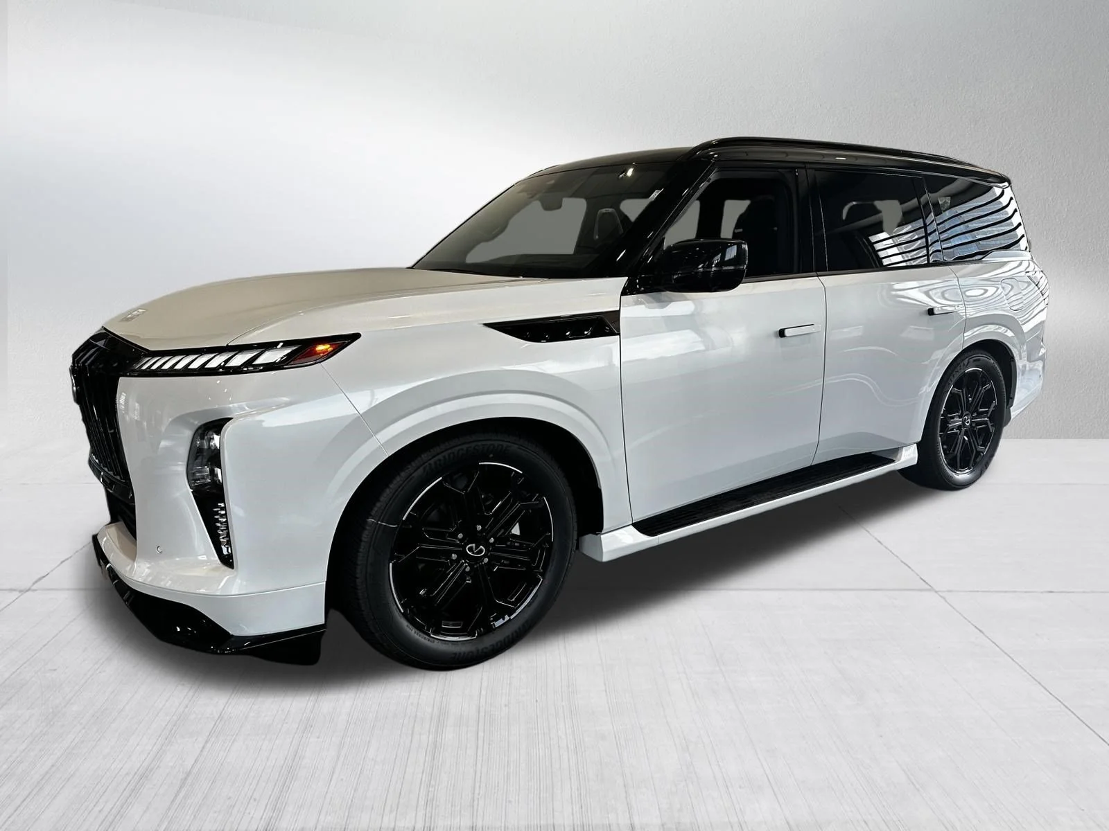 New 2027 2T RADIANT WHIT INFINITI Sport 4WD image 1