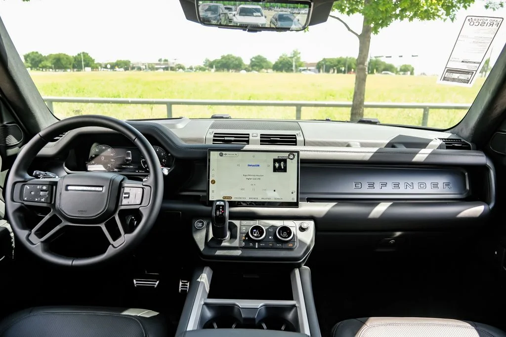 2025 Land Rover Defender V8 - Photo 17