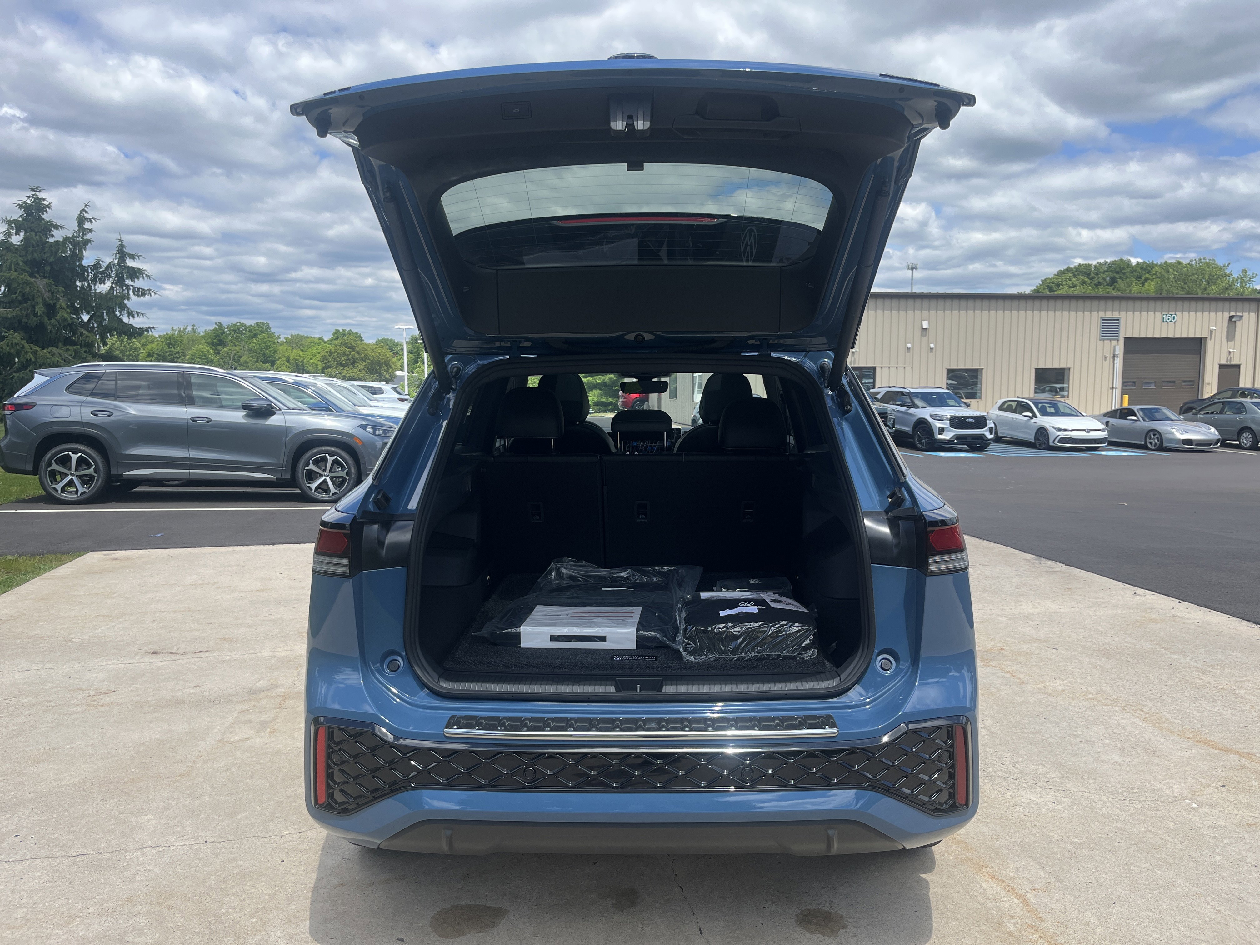 New 2026 Monterey Blue w/Deep Black Roof Volkswagen SE R-Line Black image 12