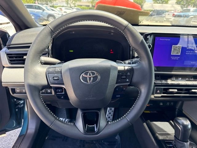 Used 2025  Toyota SE image 18