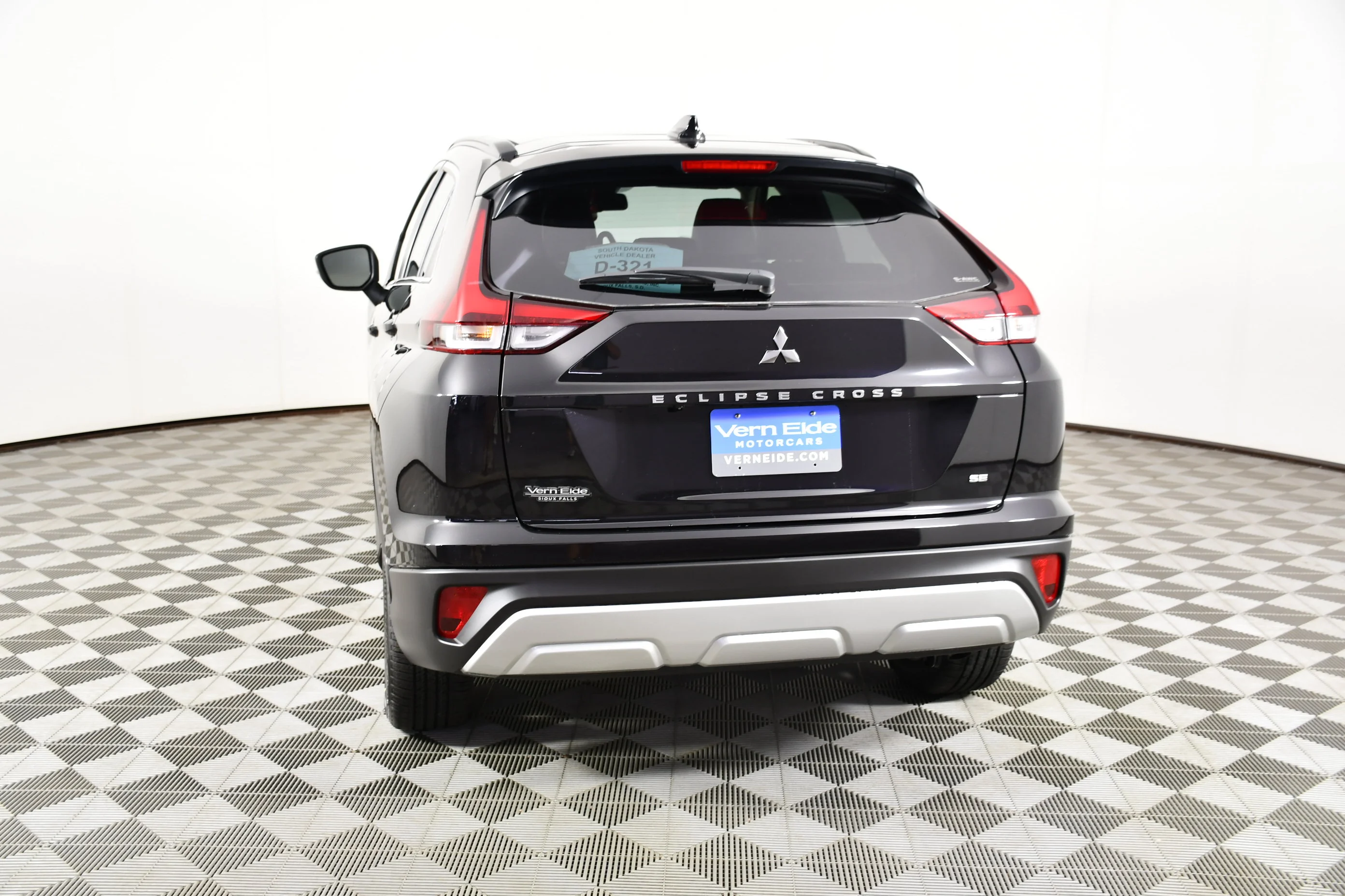 New 2026 Labrador Black Pearl Mitsubishi SE image 7