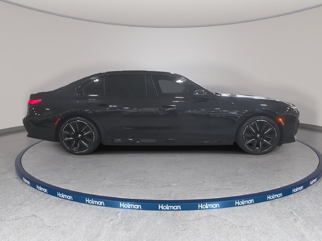 Certified Used 2023 Black Sapphire Metallic BMW xDrive60 image 5