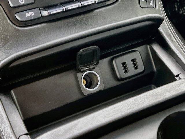 Used 2019 IRIDESCENT PEARL TRICOAT Chevrolet Premier image 21