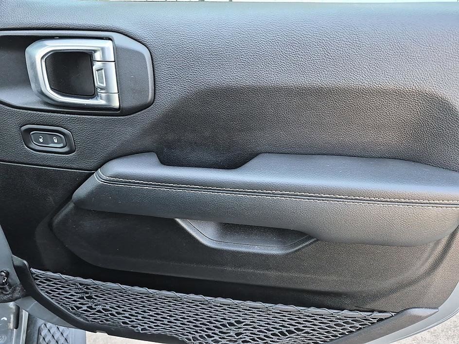 Used 2023 Gray Jeep Overland 4x4 image 31