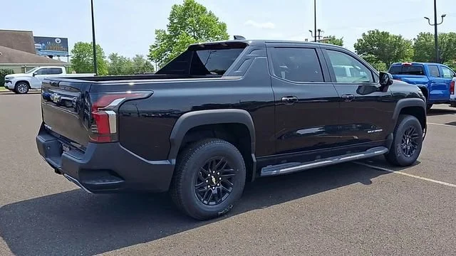 2025 Chevrolet Silverado EV LT - Photo 8