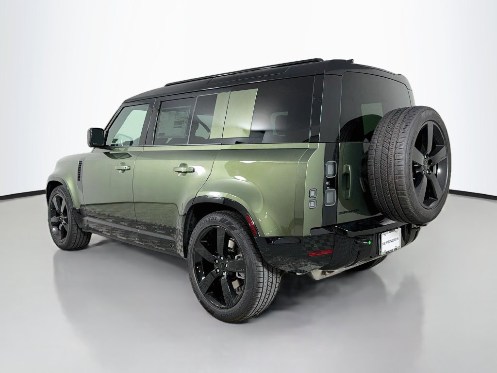 New 2026 Woolstone Green Land Rover X-Dynamic SE image 7