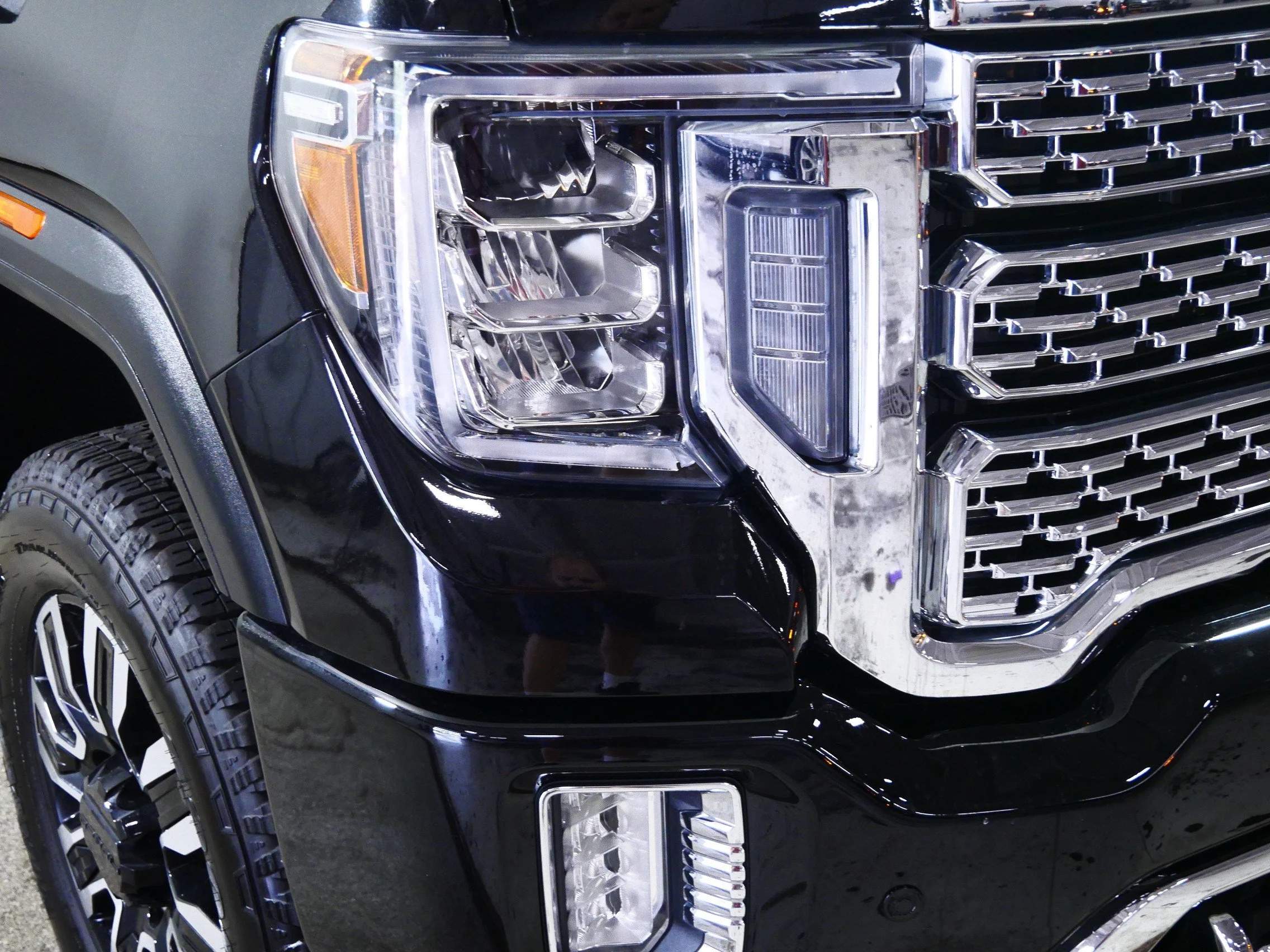 Used 2022 Onyx Black GMC Denali image 16