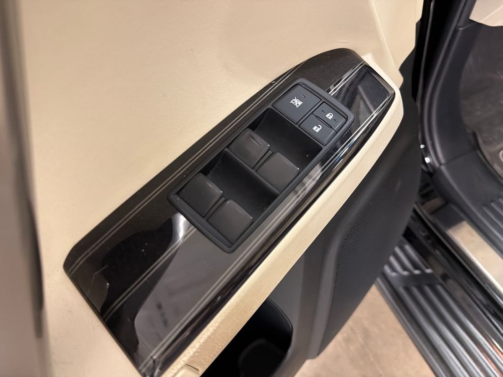 Used 2021 Black Lexus 460 image 23