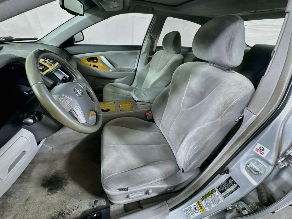 Used 2007 Silver Toyota XLE image 23