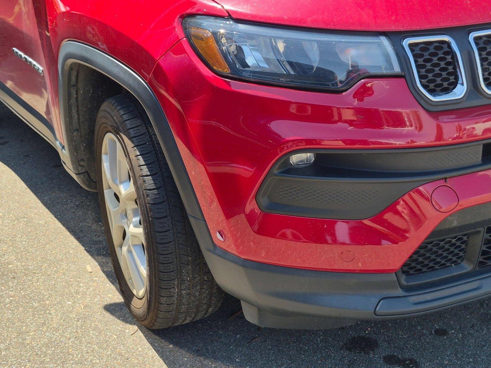 Used 2023 Redline Pearlcoat Jeep Latitude Lux image 2