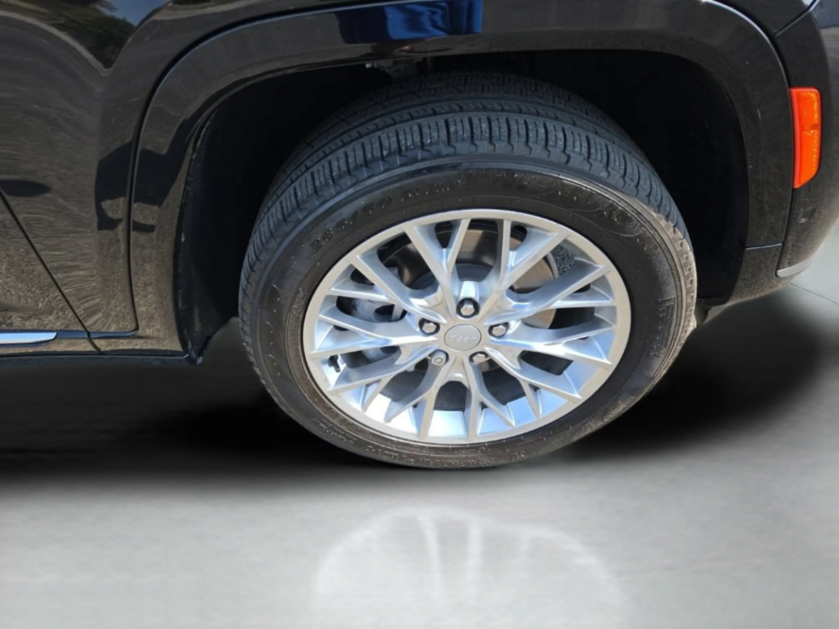 Used 2021 Diamond Black Crystal Pearlcoat Jeep Summit image 34