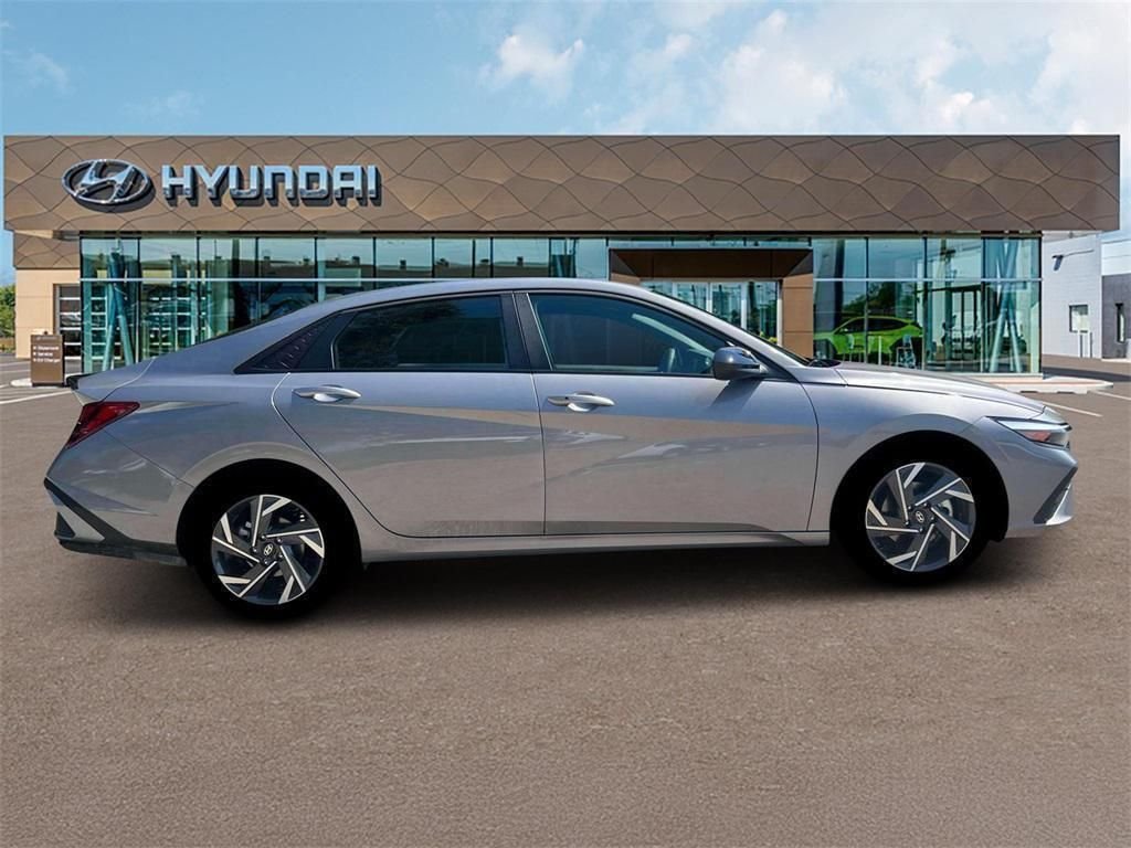 2025 Hyundai Elantra SEL - Photo 9