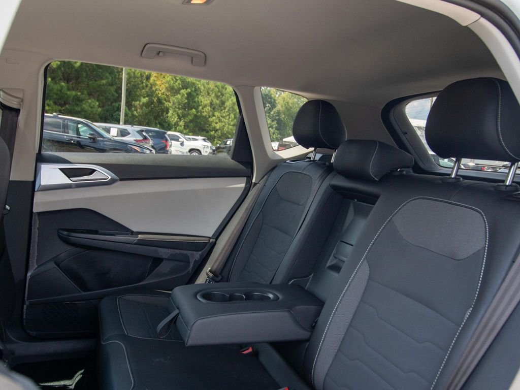 2025 Volkswagen Taos SE - Photo 10