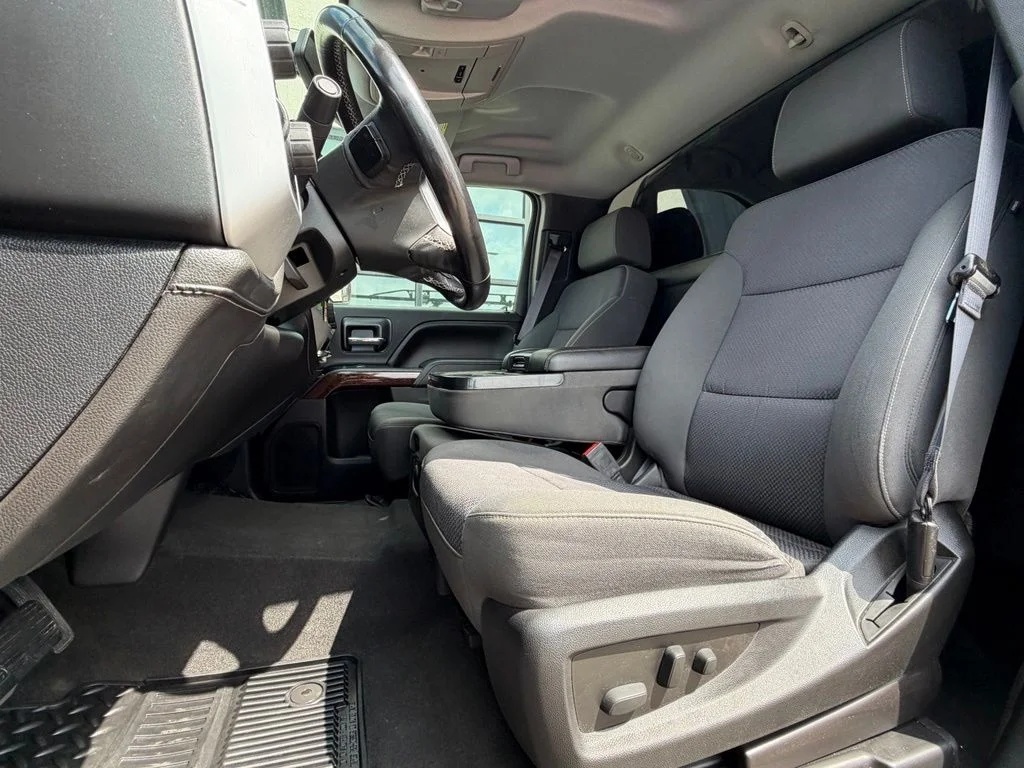 Used 2017 Black GMC SLE image 8