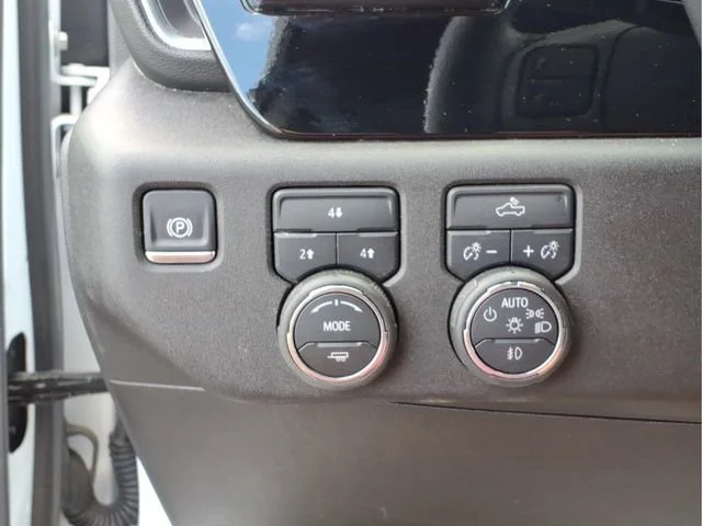 Used 2025 Summit White Chevrolet LT image 15