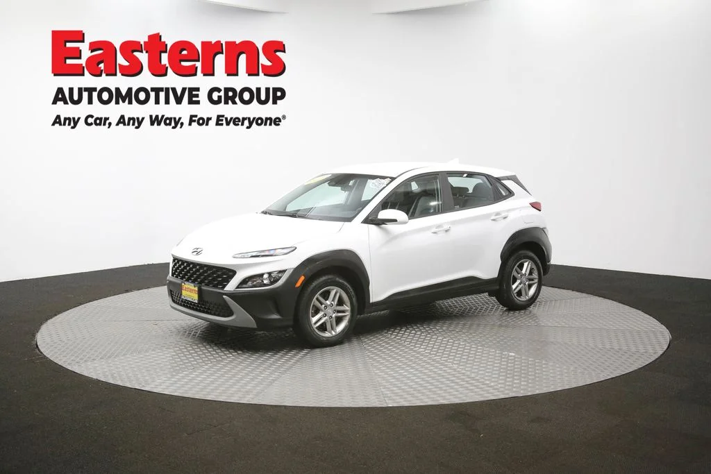 Used 2022 White Hyundai SE image 53