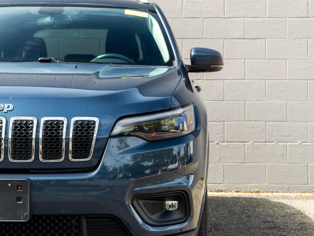 Used 2019 Blue Jeep Latitude image 11