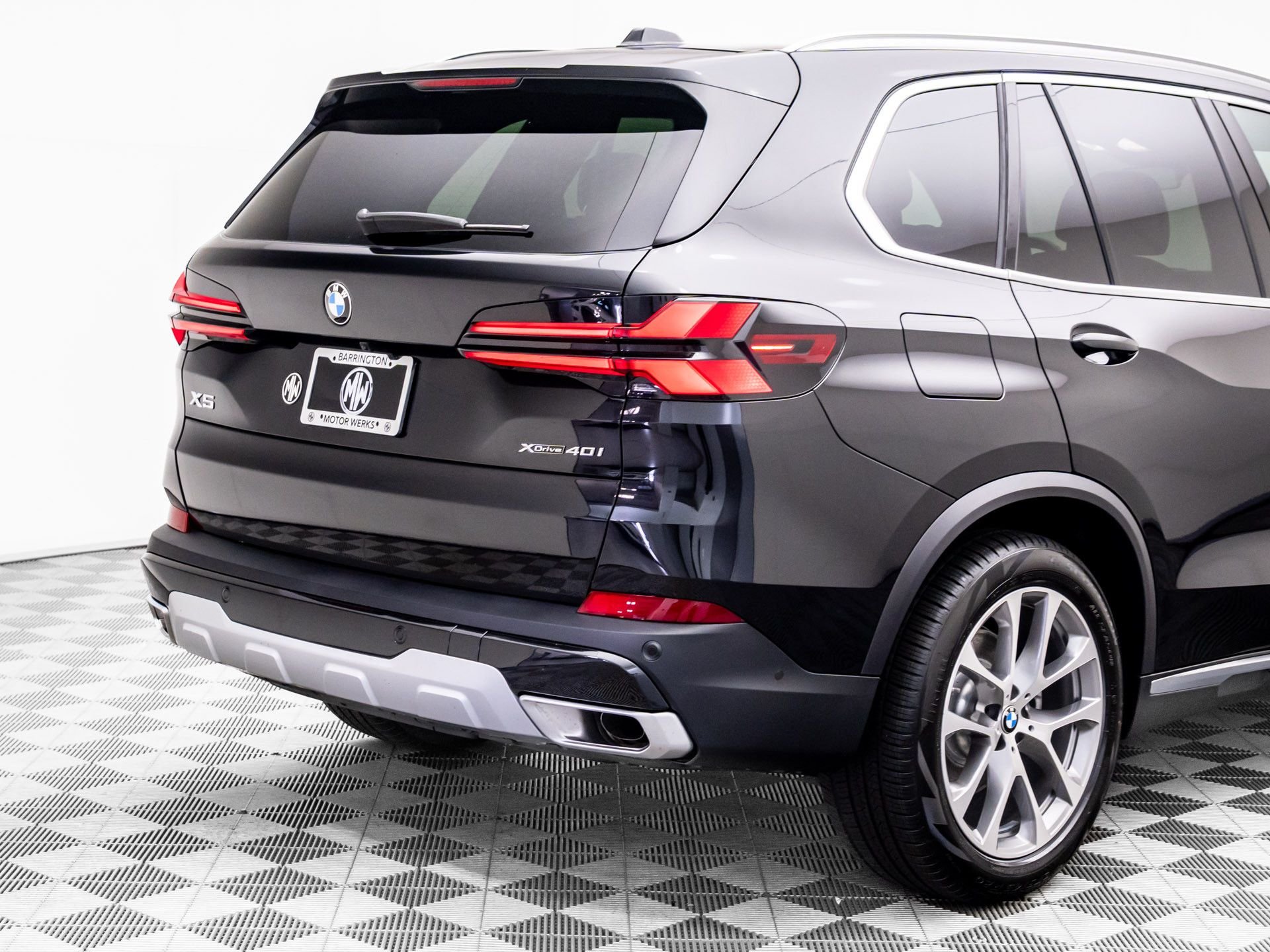 New 2026 Black Sapphire Metallic BMW xDrive40i image 32