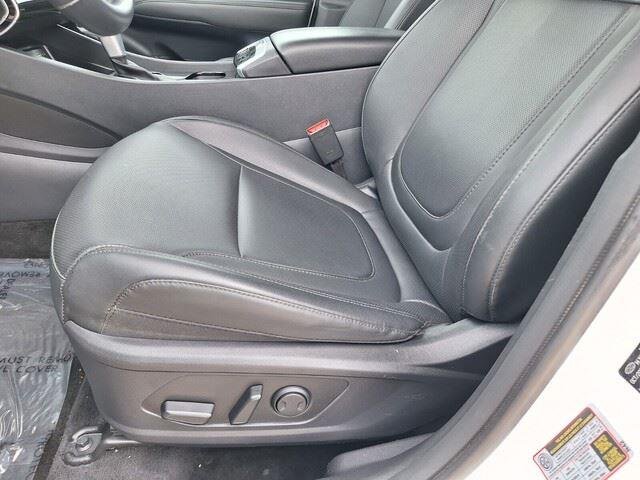Used 2024 White Pearl Hyundai XRT image 29