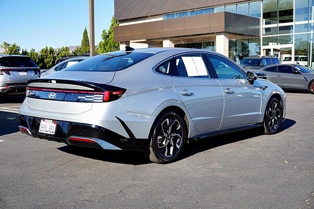 Used 2024 Silver Hyundai SEL image 7