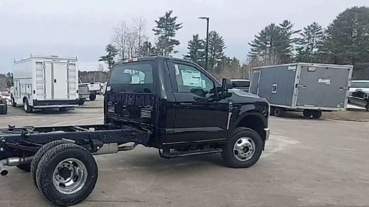New 2026 Agate Black Metallic Ford F-350® XL image 21