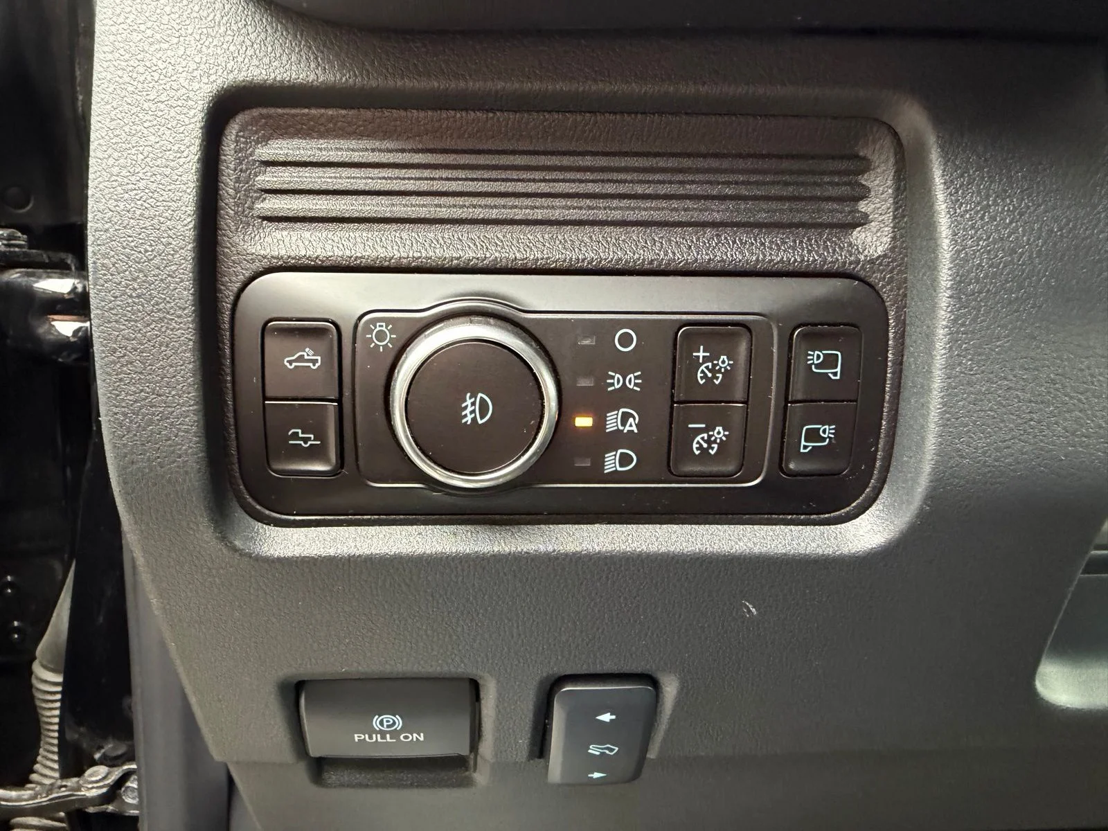 Used 2025 Black Ford Platinum image 17