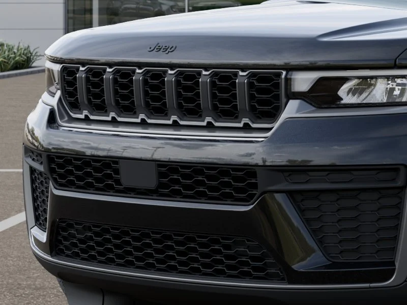 New 2026 Diamond Black Crystal Pearl-Coat Exterior Paint Jeep Altitude image 39