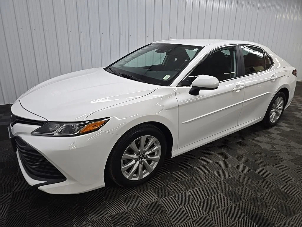 Used 2020 White Toyota LE image 8