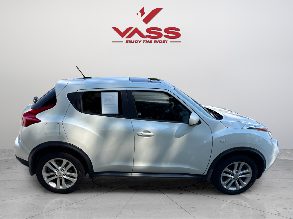 Used 2013 White Nissan SL image 6