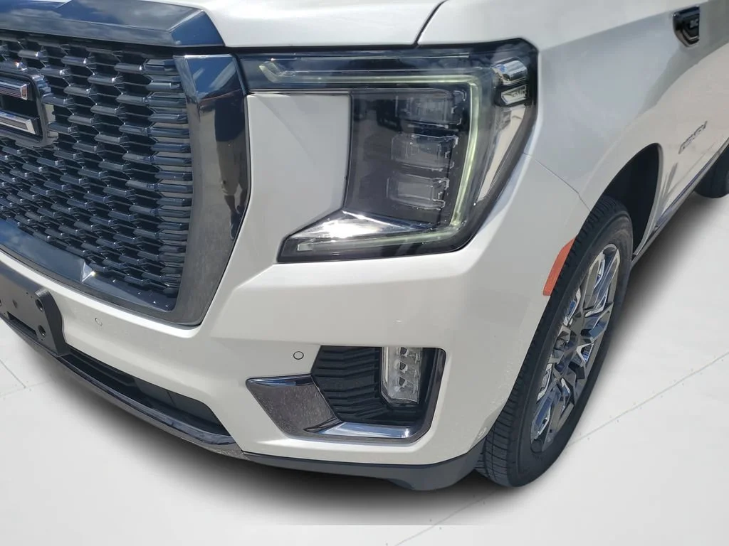 Used 2024 White Frost Tricoat GMC Denali Ultimate image 25