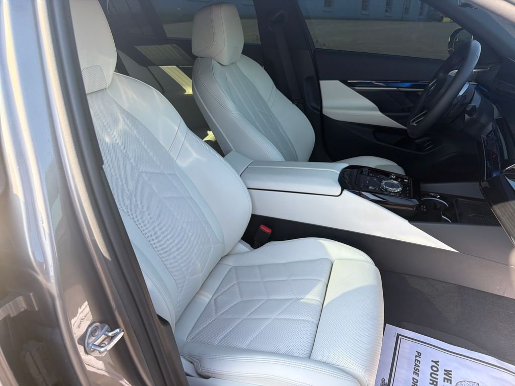 Used 2026 Gray BMW 550e xDrive image 15